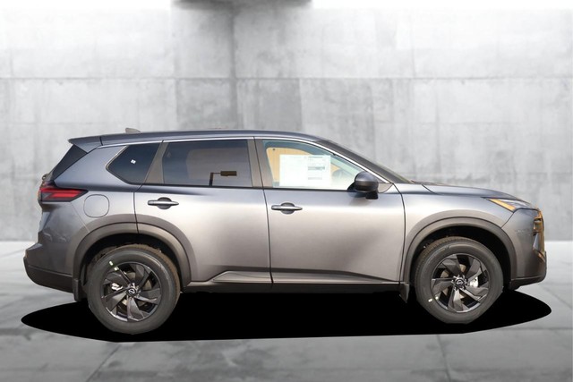 Nissan Rogue Vehicle Full-screen Gallery Image 5