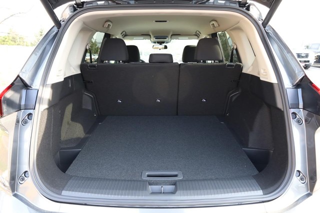 Nissan Rogue Vehicle Full-screen Gallery Image 7