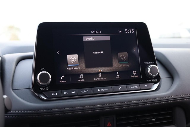 Nissan Rogue Vehicle Full-screen Gallery Image 10