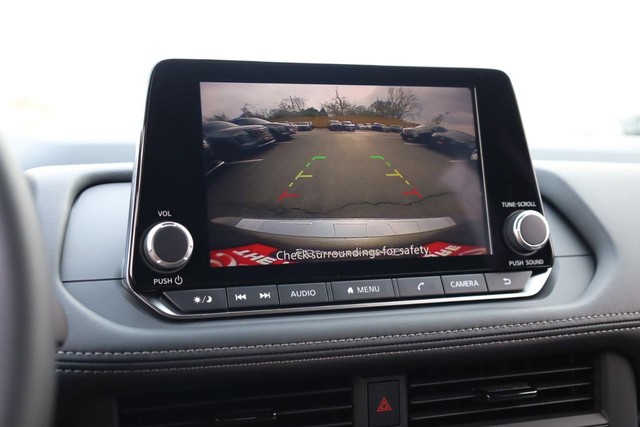 Nissan Rogue Vehicle Full-screen Gallery Image 11