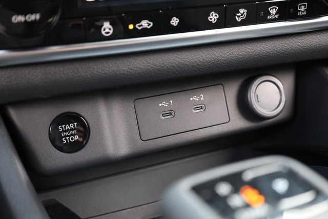 Nissan Rogue Vehicle Full-screen Gallery Image 13