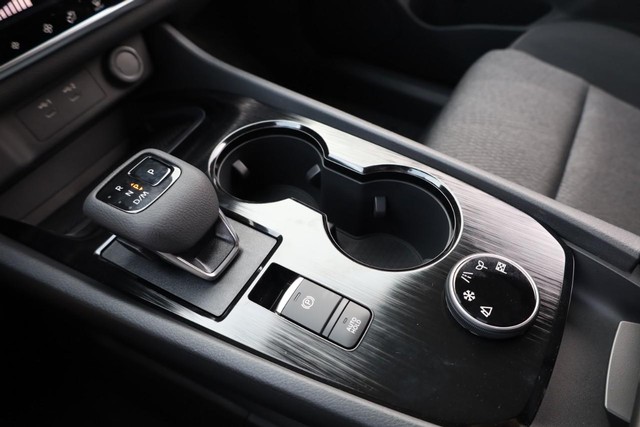 Nissan Rogue Vehicle Full-screen Gallery Image 14