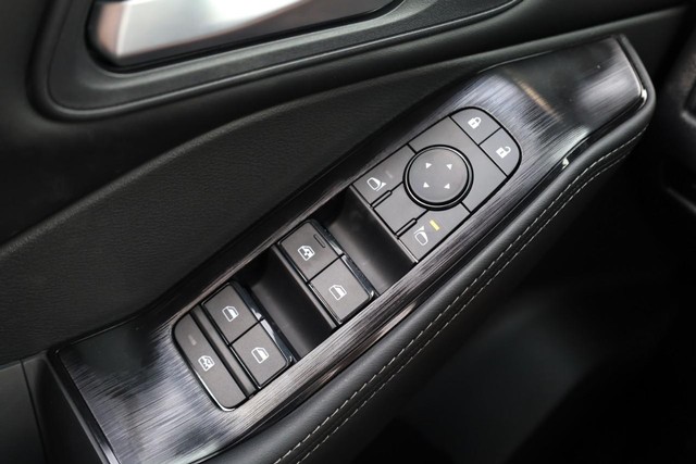 Nissan Rogue Vehicle Full-screen Gallery Image 16