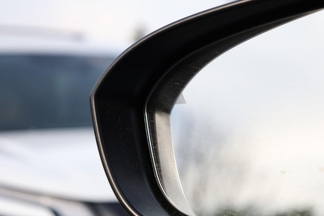 Nissan Rogue Vehicle Full-screen Gallery Image 18