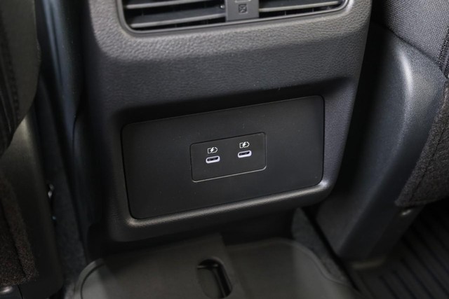 Nissan Rogue Vehicle Full-screen Gallery Image 20