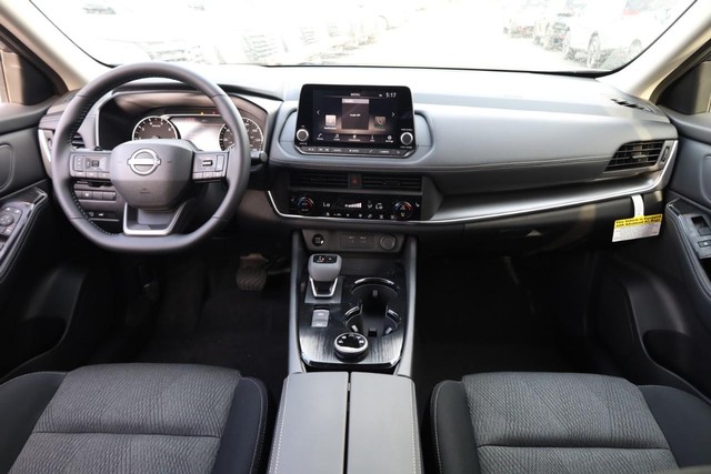 Nissan Rogue Vehicle Full-screen Gallery Image 21