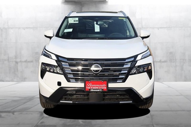 Nissan Rogue Vehicle Full-screen Gallery Image 4