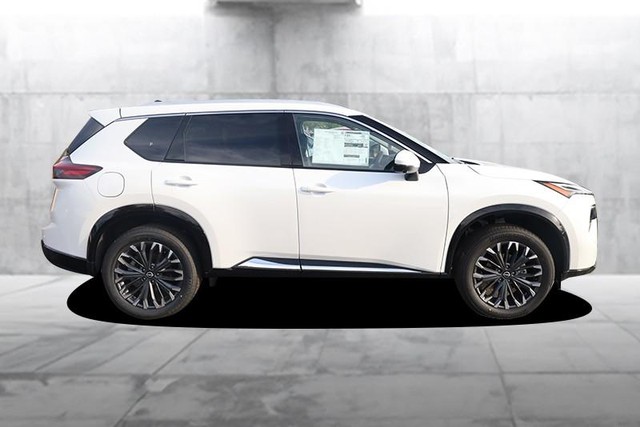 Nissan Rogue Vehicle Full-screen Gallery Image 5