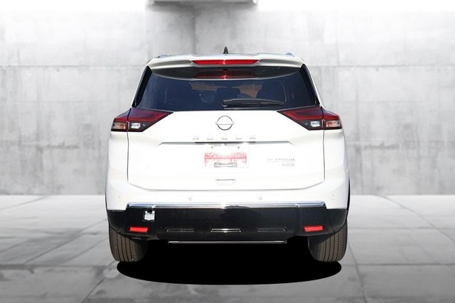 Nissan Rogue Vehicle Full-screen Gallery Image 6