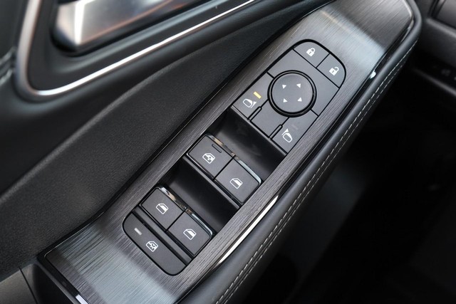 Nissan Rogue Vehicle Full-screen Gallery Image 20