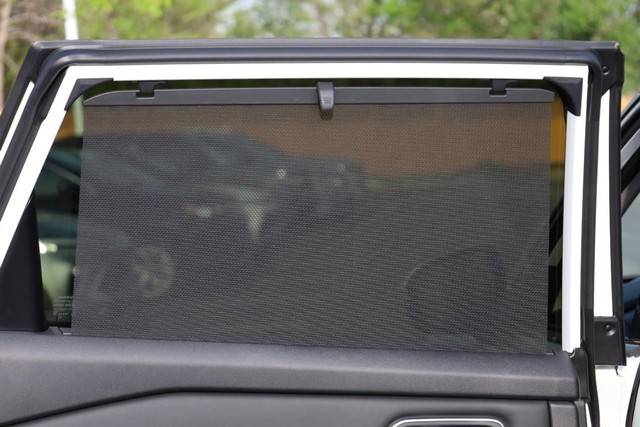 Nissan Rogue Vehicle Full-screen Gallery Image 25