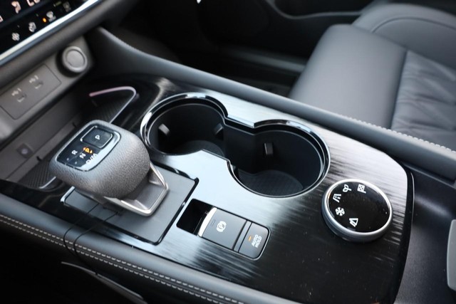Nissan Rogue Vehicle Full-screen Gallery Image 18