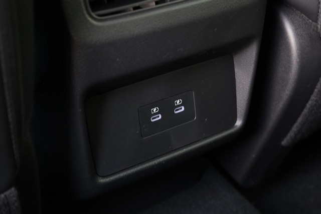 Nissan Rogue Vehicle Full-screen Gallery Image 26