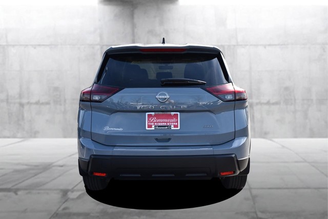 Nissan Rogue Vehicle Full-screen Gallery Image 6