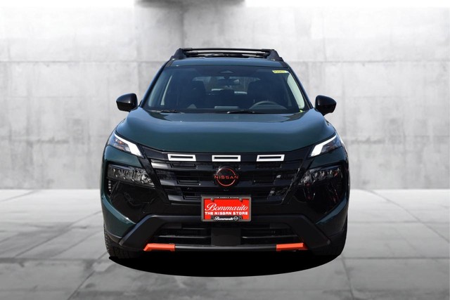 Nissan Rogue Vehicle Full-screen Gallery Image 4