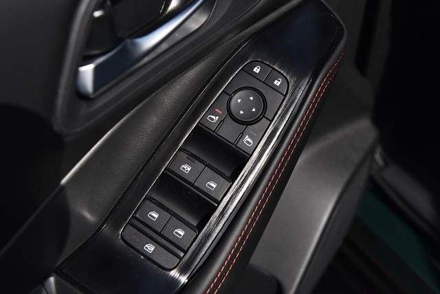 Nissan Rogue Vehicle Full-screen Gallery Image 9
