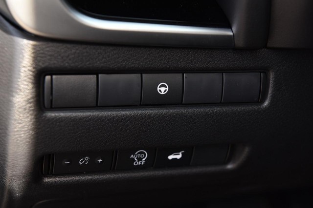 Nissan Rogue Vehicle Full-screen Gallery Image 11