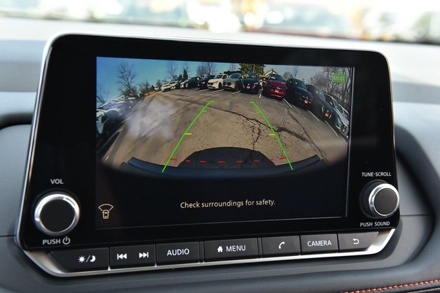 Nissan Rogue Vehicle Full-screen Gallery Image 16