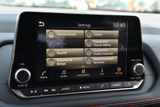 Nissan Rogue Vehicle Full-screen Gallery Image 17