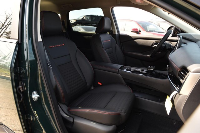 Nissan Rogue Vehicle Full-screen Gallery Image 23