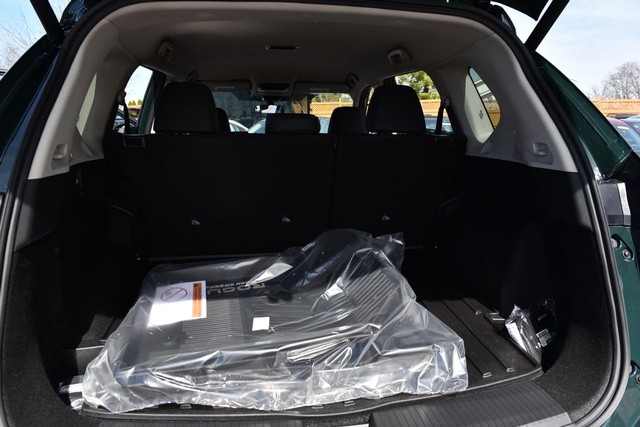 Nissan Rogue Vehicle Full-screen Gallery Image 27