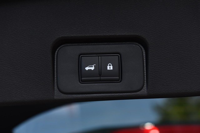 Nissan Rogue Vehicle Full-screen Gallery Image 28