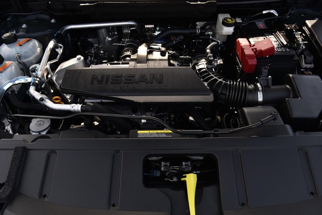 Nissan Rogue Vehicle Full-screen Gallery Image 29