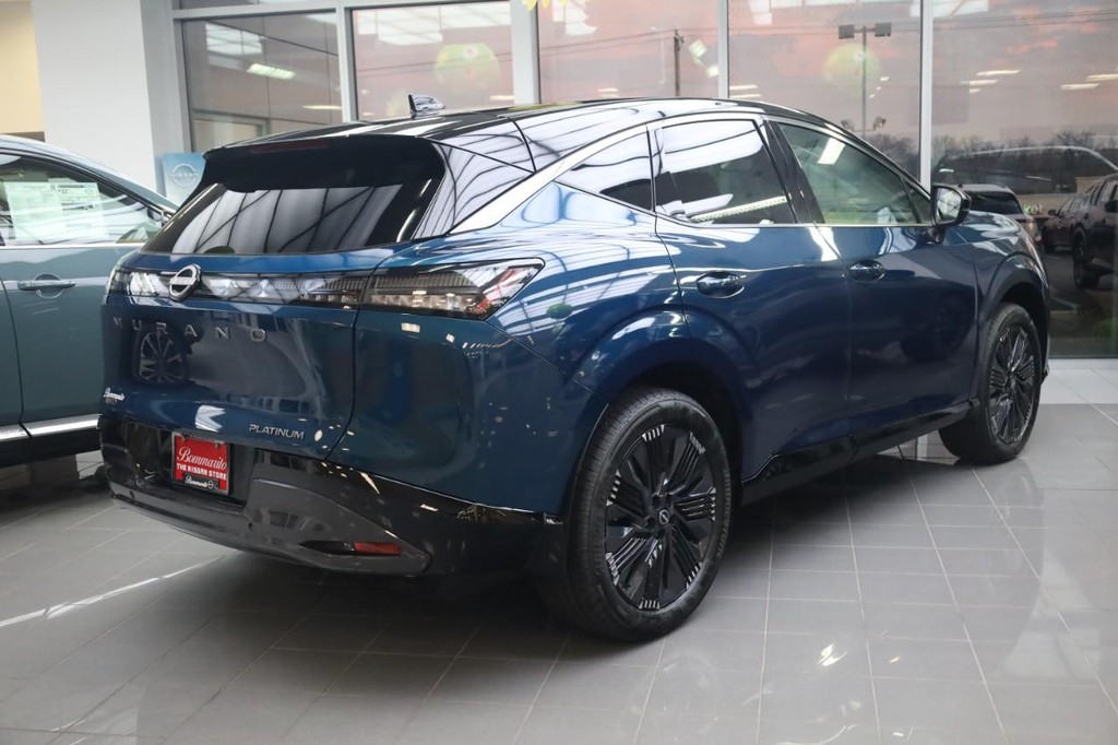 Nissan Murano Vehicle Full-screen Gallery Image 5