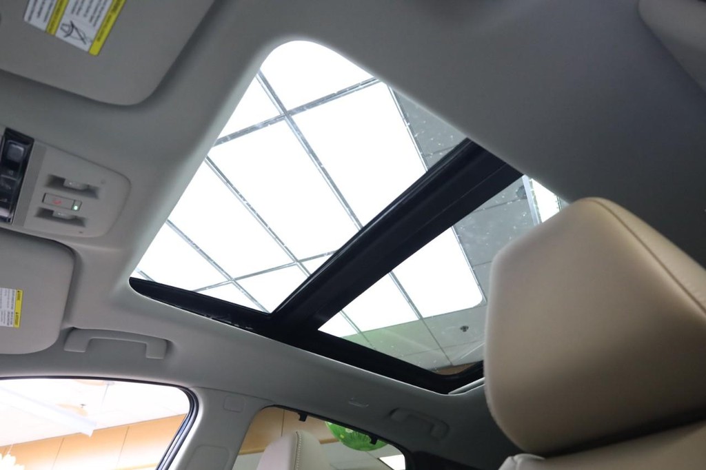 Nissan Murano Vehicle Full-screen Gallery Image 10