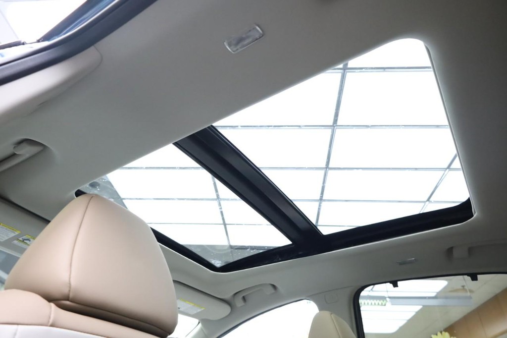 Nissan Murano Vehicle Full-screen Gallery Image 11