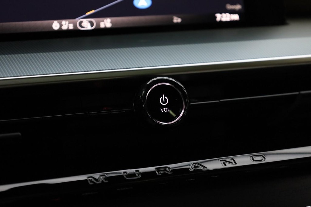 Nissan Murano Vehicle Full-screen Gallery Image 16