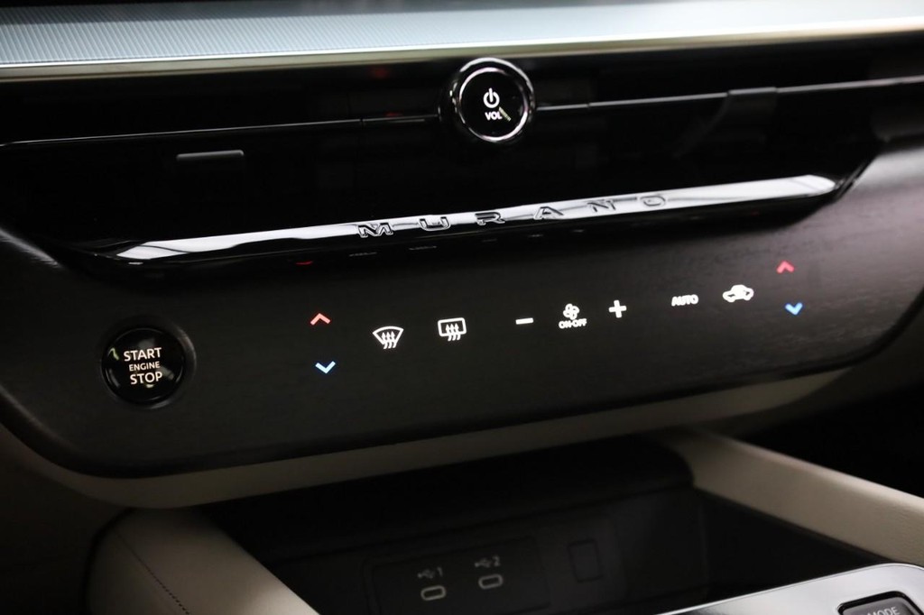 Nissan Murano Vehicle Full-screen Gallery Image 17