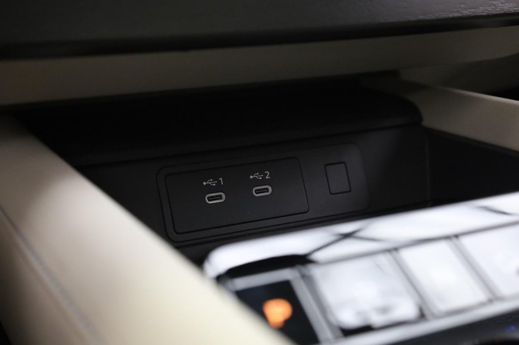 Nissan Murano Vehicle Full-screen Gallery Image 18
