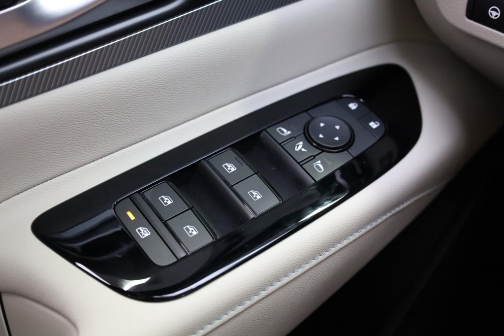 Nissan Murano Vehicle Full-screen Gallery Image 21