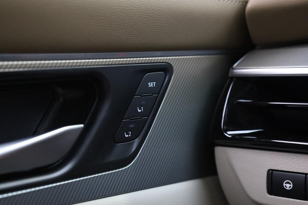 Nissan Murano Vehicle Full-screen Gallery Image 22