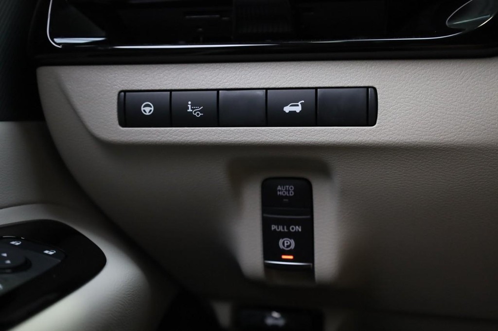 Nissan Murano Vehicle Full-screen Gallery Image 23