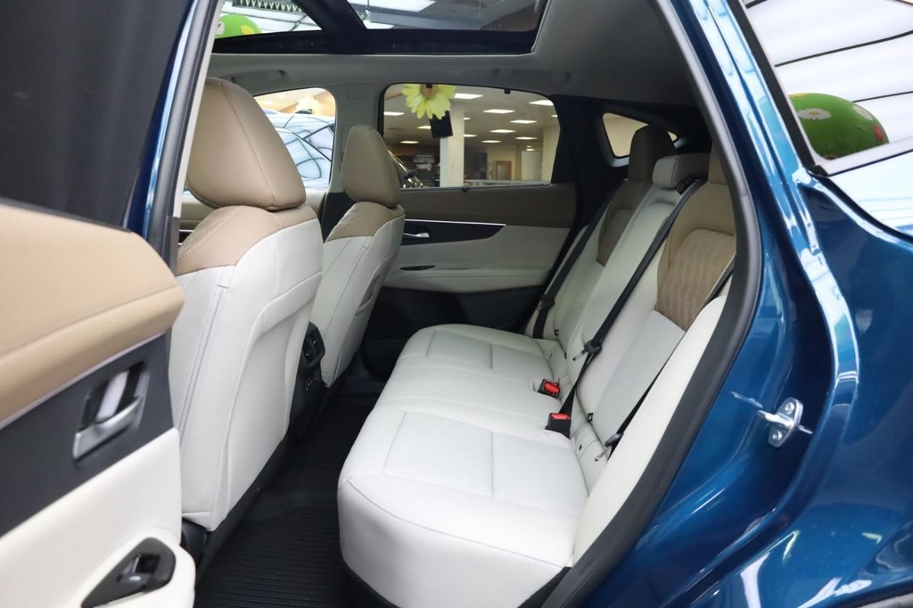 Nissan Murano Vehicle Full-screen Gallery Image 25