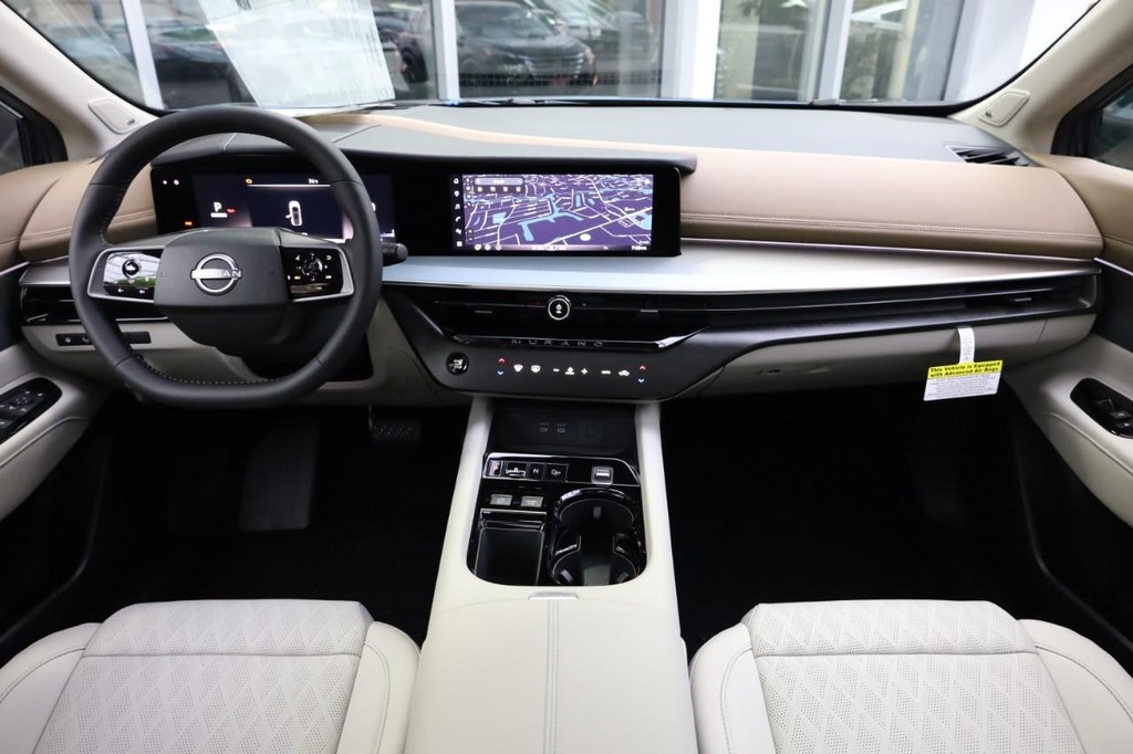 Nissan Murano Vehicle Full-screen Gallery Image 28