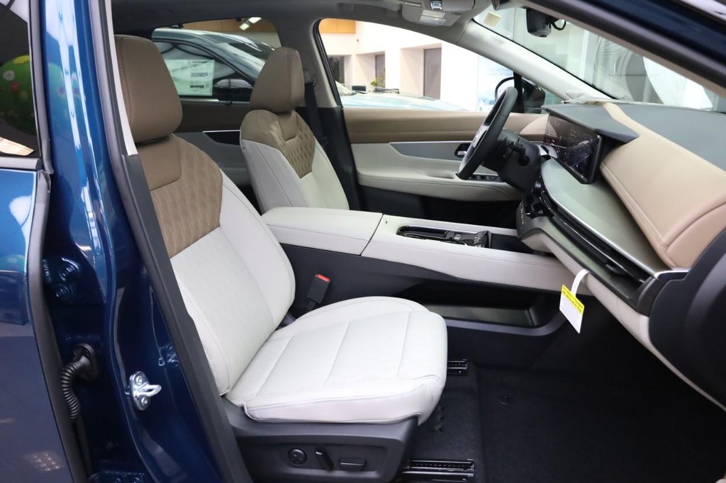 Nissan Murano Vehicle Full-screen Gallery Image 30
