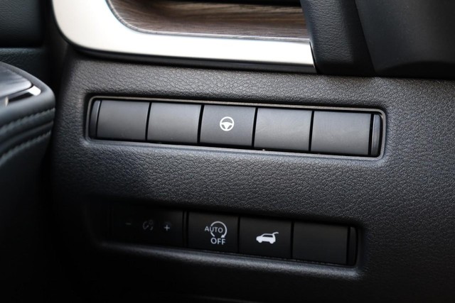 Nissan Rogue Vehicle Image 21