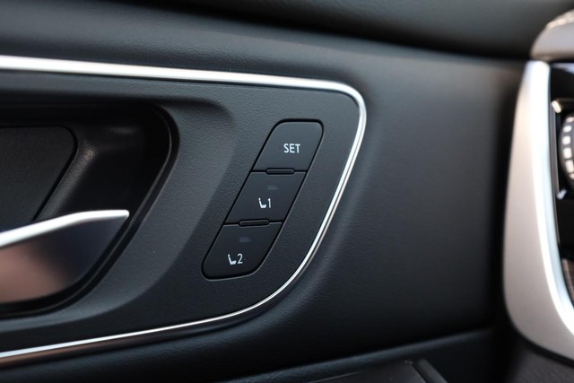 Nissan Rogue Vehicle Image 22
