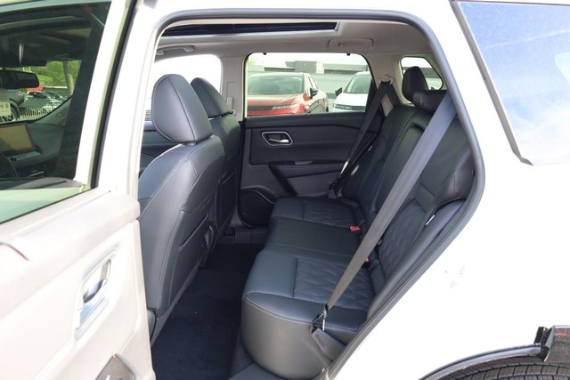 Nissan Rogue Vehicle Image 24