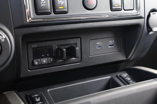 Nissan Titan XD Vehicle Image 14
