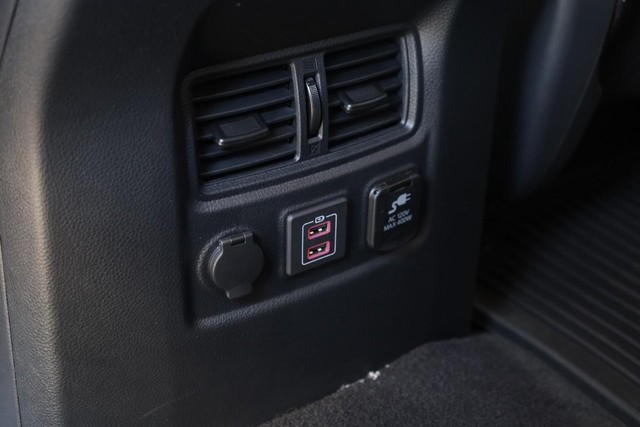 Nissan Titan XD Vehicle Image 20