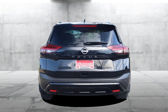 Nissan Rogue Vehicle Image 06