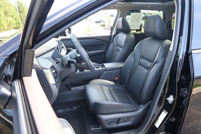 Nissan Rogue Vehicle Image 09