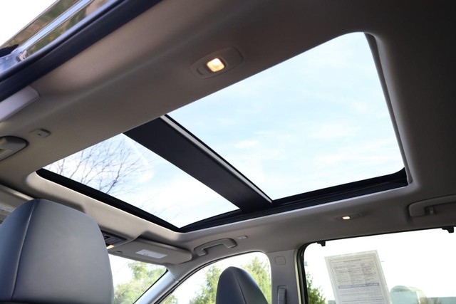 Nissan Rogue Vehicle Image 11