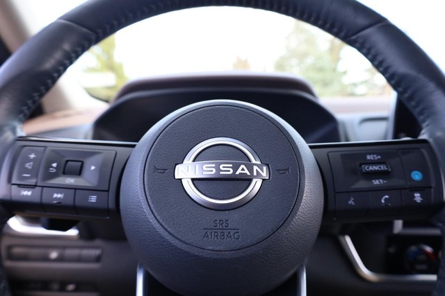 Nissan Rogue Vehicle Image 12