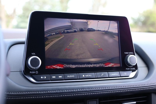 Nissan Rogue Vehicle Image 15