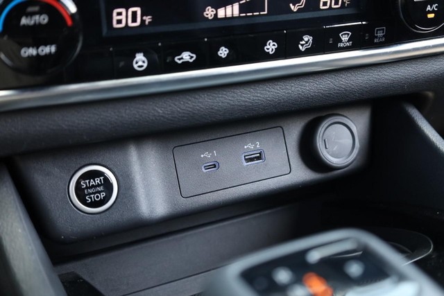 Nissan Rogue Vehicle Image 17